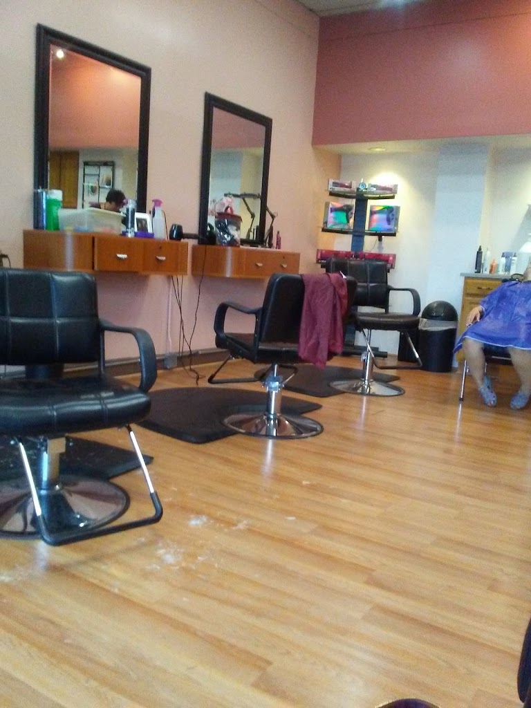 Christina's Salon & Boutique 15644