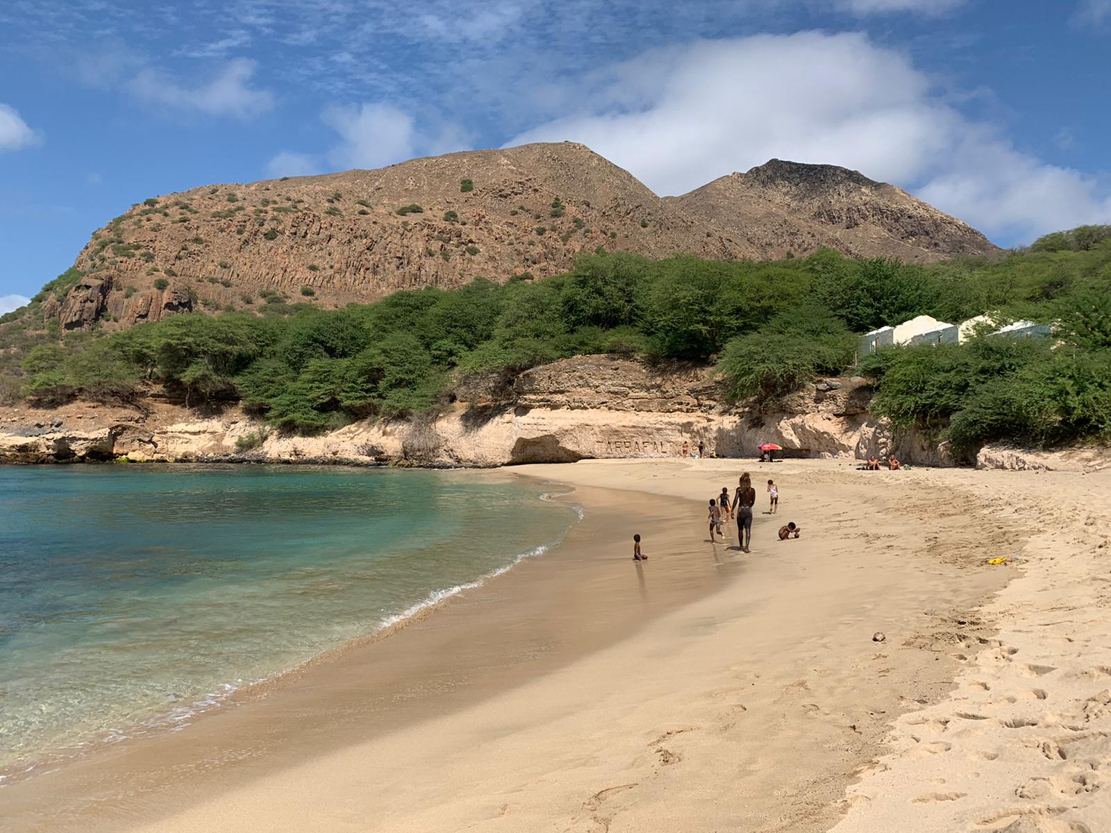 Φωτογραφία του Tarrafal Beach παροχές περιοχής