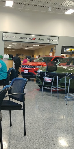 Car Dealer «Stew Hansen Dodge Ram Chrysler Jeep», reviews and photos, 12103 Hickman Rd, Des Moines, IA 50323, USA