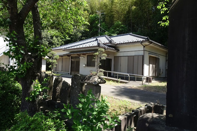 鈴身公民館（蓮蔵院 廃寺）