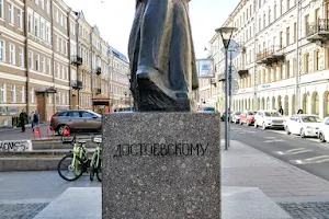 Pamyatnik F. M. Dostoyevskomu image