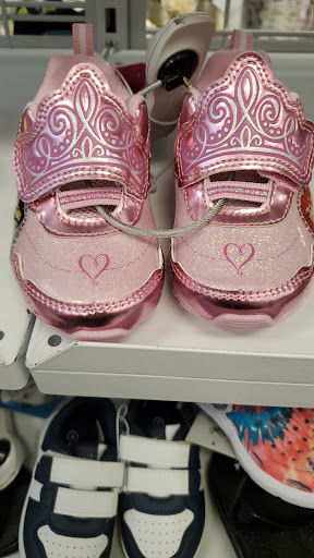 Clothing Store «Ross Dress for Less», reviews and photos, 3425 E Foothill Blvd, Pasadena, CA 91107, USA