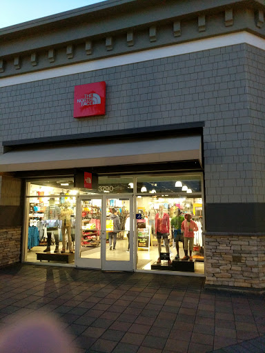 Clothing Store «The North Face Outlet», reviews and photos, 3790 Livermore Outlets Dr, Livermore, CA 94551, USA