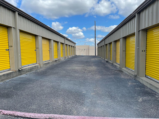 Self-Storage Facility «Life Storage», reviews and photos, 150 N Clark Rd, Cedar Hill, TX 75104, USA