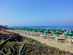 Photo de Spiaggia delle Sterlizie - endroit populaire parmi les connaisseurs de la détente
