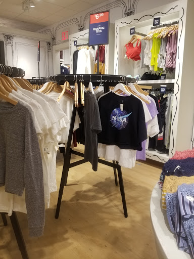 Clothing Store «Aéropostale», reviews and photos, 200 Baychester Ave, Bronx, NY 10475, USA