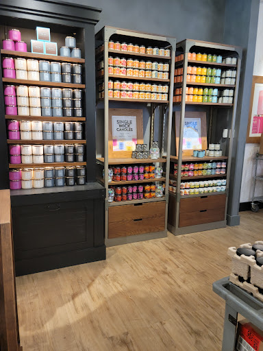 Beauty Supply Store «Bath & Body Works», reviews and photos, 111 Nut Tree Rd, Vacaville, CA 95687, USA