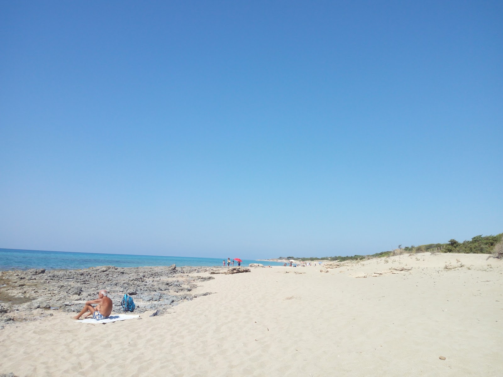 Foto von Spiaggia d'Ayala befindet sich in natürlicher umgebung