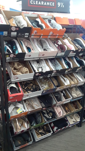 Shoe Store «Famous Footwear», reviews and photos, 2800 Campus Pkwy, Riverside, CA 92507, USA