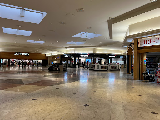 Shopping Mall «Oakdale Mall», reviews and photos, Harry L Dr #601-635, Johnson City, NY 13790, USA