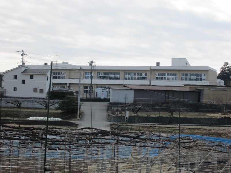 韮崎市立甘利小学校