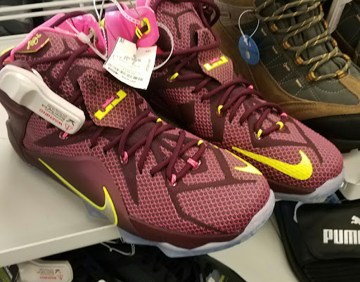 Clothing Store «Ross Dress for Less», reviews and photos, 640 Concar Dr, San Mateo, CA 94402, USA