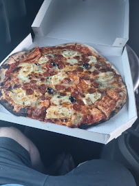 Pepperoni du Pizzas à emporter Santi'Pizza au feu de bois à Garons - n°2