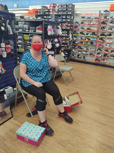 Sporting Goods Store «Big 5 Sporting Goods», reviews and photos, 3420 Arden Way, Sacramento, CA 95825, USA