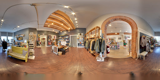 Clothing Store «UOI Boutique», reviews and photos, 311 1st Ave, Sterling, IL 61081, USA