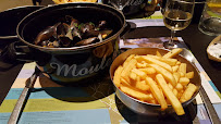Moules-frites du Restaurant de fruits de mer Hissez Ø. Île d'oléron à Saint-Trojan-les-Bains - n°3