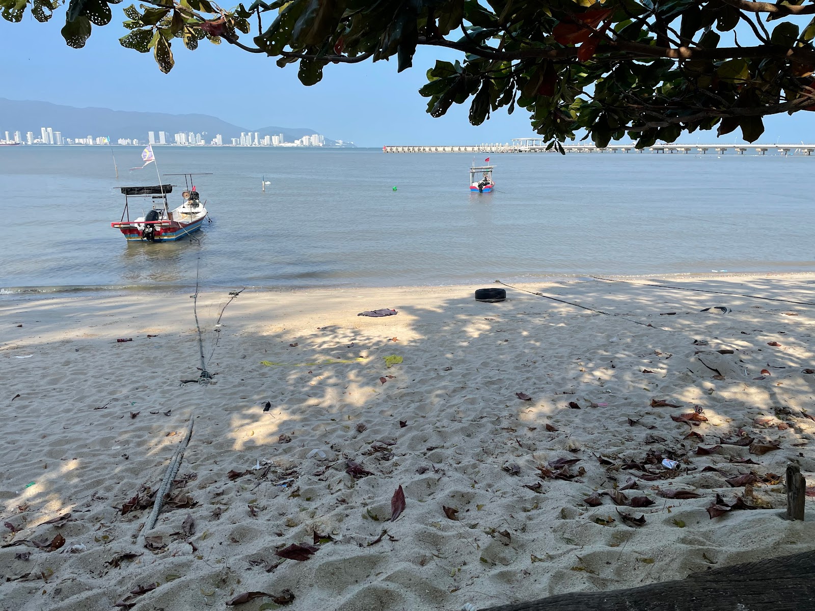 Photo de Bersih Beach zone des équipements