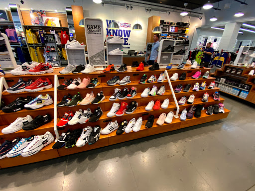 Sporting Goods Store «Champs Sports», reviews and photos, 1248 3rd Street Promenade, Santa Monica, CA 90401, USA