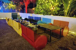 Finn's Villa Beach Cafe image