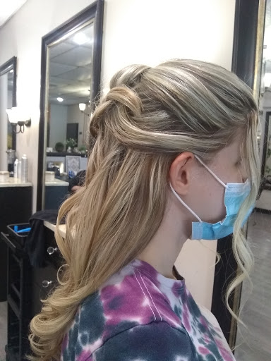 Hair Salon «Signature Style Hair Salon», reviews and photos, 108 Wallace Ave, Downingtown, PA 19335, USA