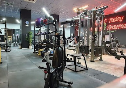 Featness Gym Cádiz - local 3-11, P.º Principe de Asturias, 11012 Cádiz, Spain