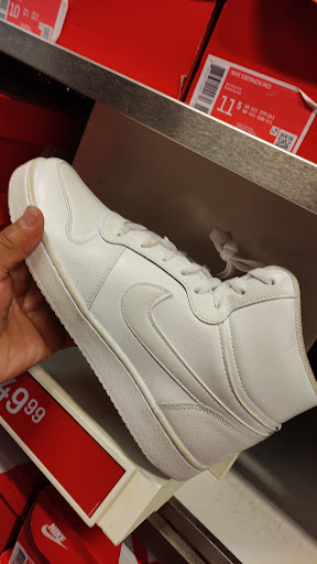 Clothing Store «Nike Factory Store», reviews and photos, 301 Tanger Dr #101, Terrell, TX 75160, USA