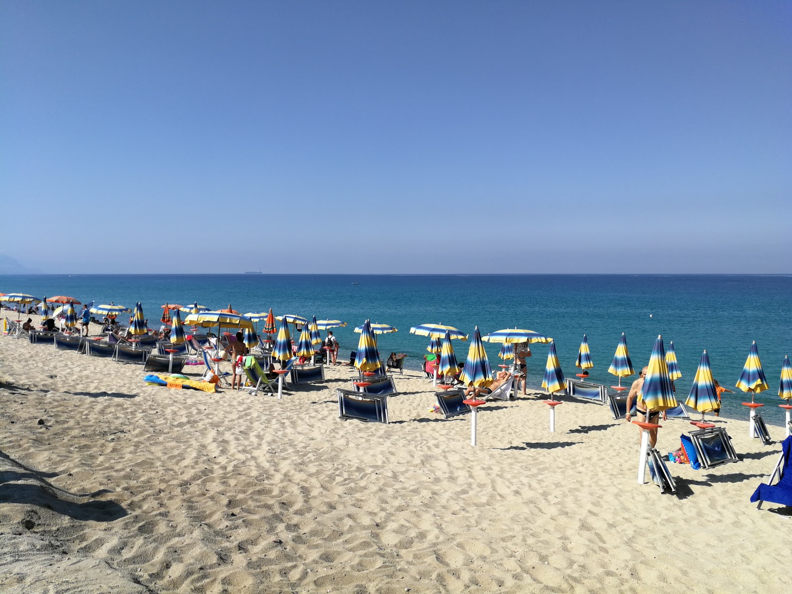 Foto di Nicotera Marina beach con dritto e lungo