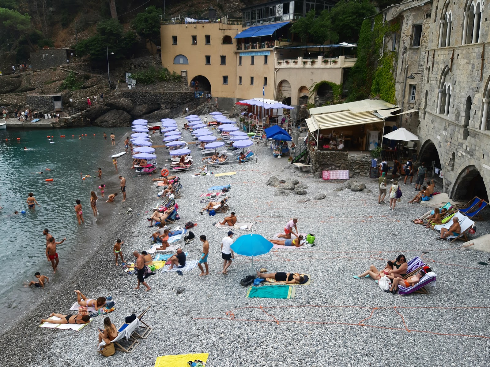 Spiaggia San Fruttuoso的照片 和它美丽的风景