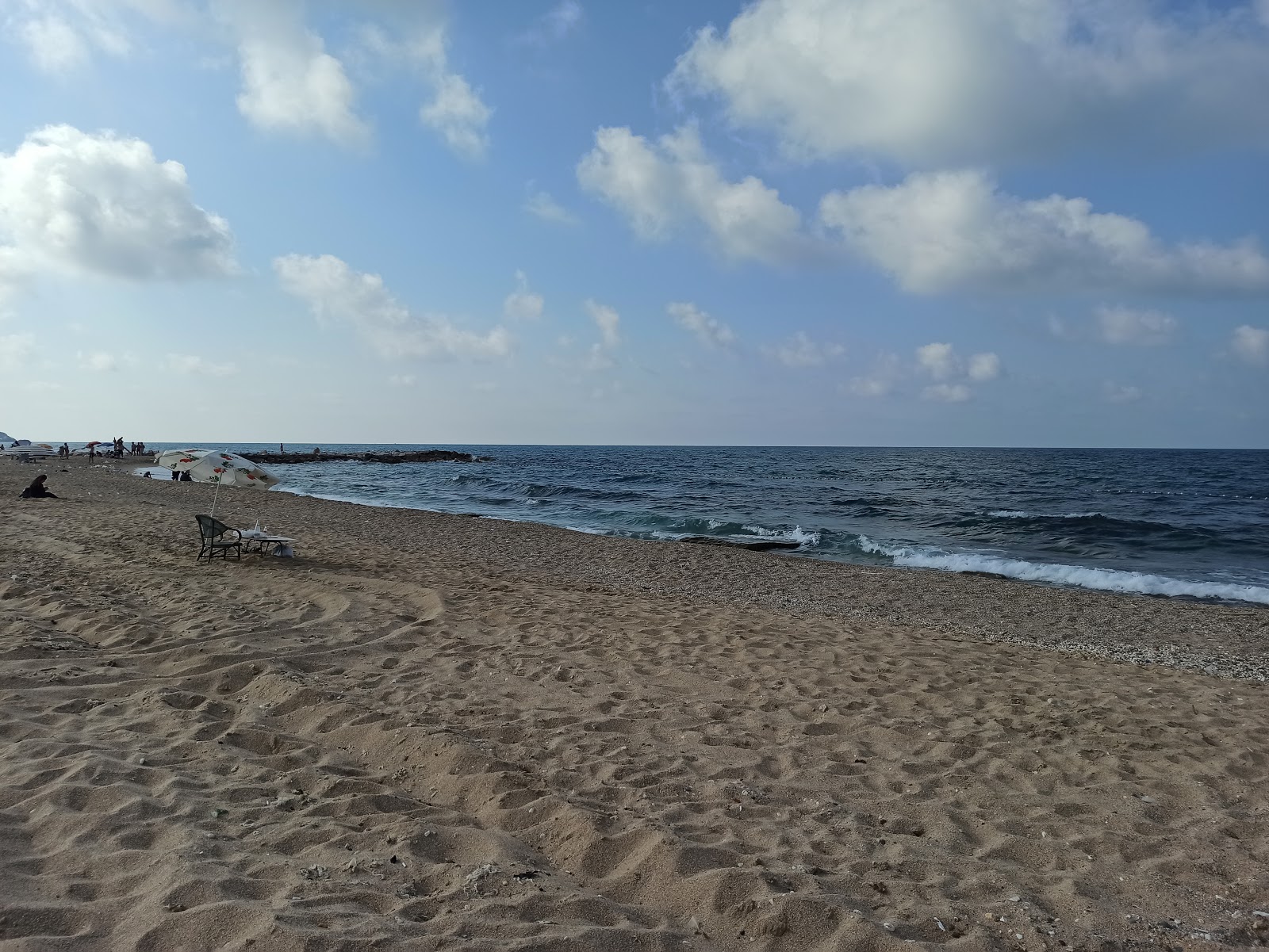 Foto av Yenikoy beach med låg nivå av renlighet