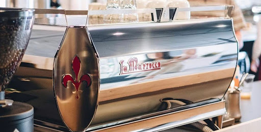 The Vogue, 117 E Woodin Ave, Chelan, WA 98816, USA, 