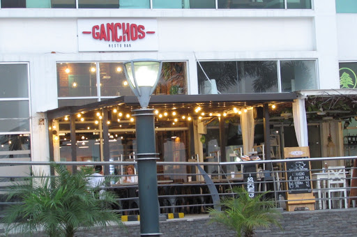 Ganchos Restobar