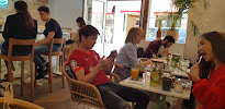 Atmosphère du Restaurant servant le petit-déjeuner AZUR CAFÉ BRUNCH & COFFEE CHAMPS-ELYSÉES à Paris - n°14