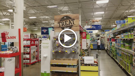 Pet Supply Store «PetSmart», reviews and photos, 2140 17th St, Santa Ana, CA 92705, USA