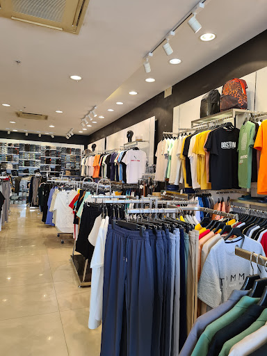 فالنسيا للملابس الرجالية والشبابية و الرياضية وملابس الأطفال