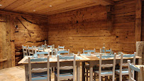 Atmosphère du BAR - RESTAURANT LE REPAIRE à Le Grand-Bornand - n°6