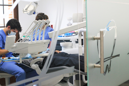 Clínica dental Hernán López Aldeamayor de San Martín en Aldeamayor de San Martín, Valladolid