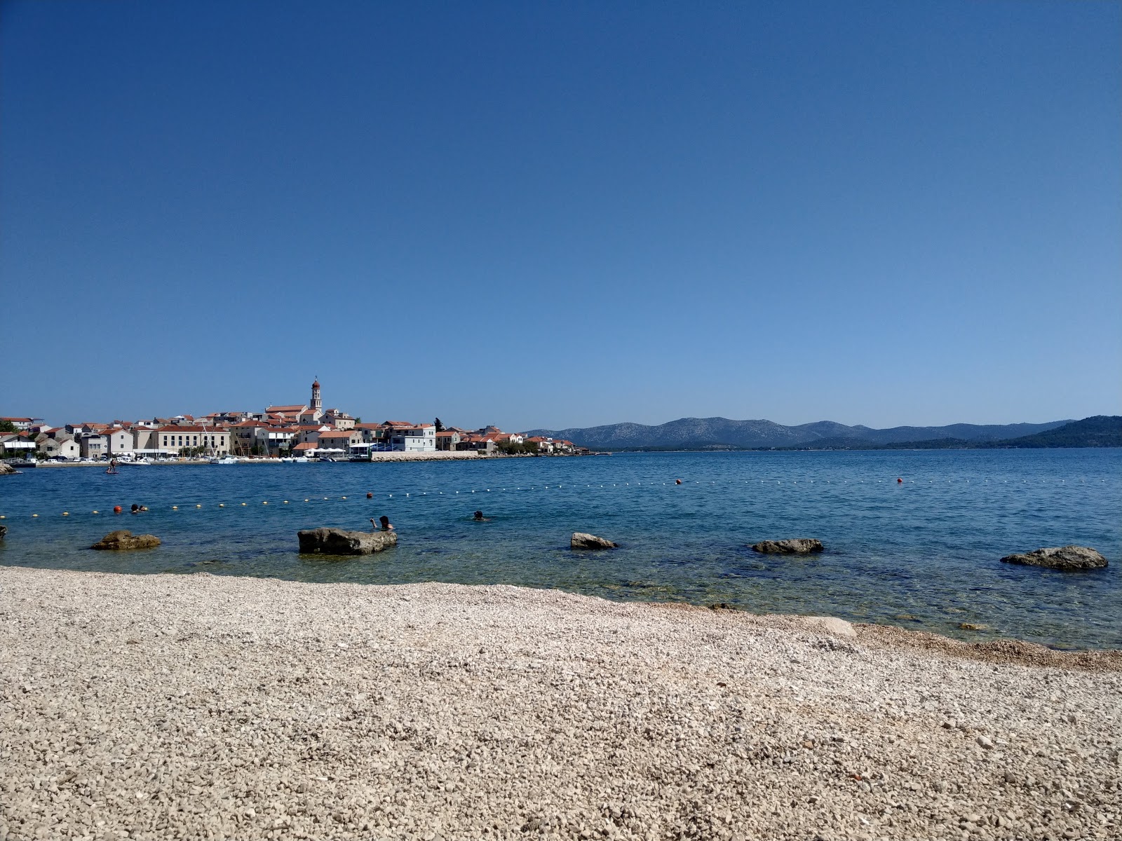 Foto av Betina beach med hög nivå av renlighet