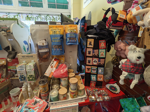 Pet Supply Store «The Dog Store», reviews and photos, 2301 Mt Vernon Ave, Alexandria, VA 22301, USA