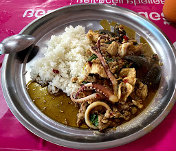 ร้านพเนจรกระเพราถาด photo