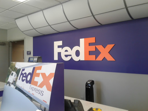 Shipping and Mailing Service «FedEx Ship Center», reviews and photos, 124 Commerce Dr, Loveland, OH 45140, USA