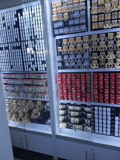 Beauty Supply Store «BSW BEAUTY SUPPLY MATTAPAN», reviews and photos, 1595 Blue Hill Avenue, Mattapan, MA 02126, USA