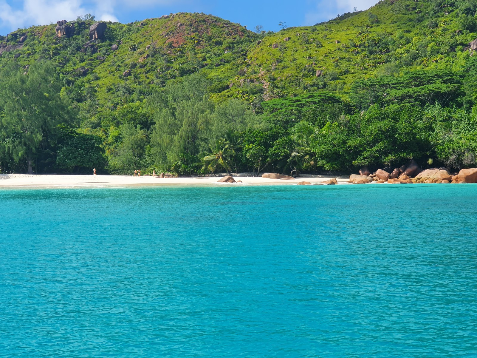 Foto di Spiaggia Anse Lazio - luogo popolare tra gli intenditori del relax