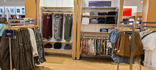 Clothing Store «Gap», reviews and photos, 1225 Pacific Ave, Santa Cruz, CA 95060, USA