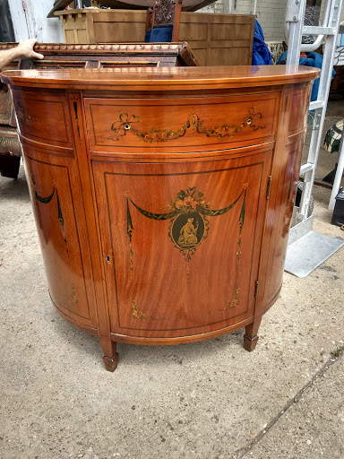 Antique Furniture Store «Lots of Furniture Antiques Warehouse», reviews and photos, 910 N Riverfront Blvd, Dallas, TX 75207, USA