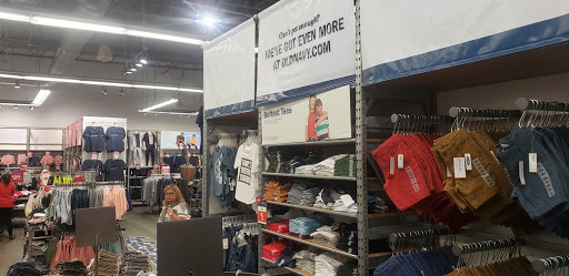 Clothing Store «Old Navy», reviews and photos, 15661 S Apopka Vineland Rd, Orlando, FL 32821, USA