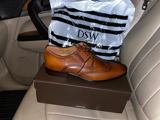 Shoe Store «DSW Designer Shoe Warehouse», reviews and photos, 1412 Greenbrier Pkwy, Chesapeake, VA 23320, USA