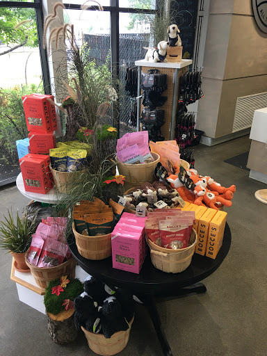 Pet Supply Store «Planet Dog Company Store», reviews and photos, 211 Marginal Way, Portland, ME 04101, USA