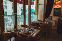 Atmosphère du Restaurant français Le Petit Pontoise à Paris - n°1