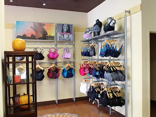 Fleet Feet Sports Ridgeway, 2522 Ridgeway Ave, Rochester, NY 14626, USA, 