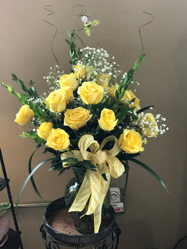 Florist «Mandy J Florist & Gifts», reviews and photos, 137 N Main St, Almont, MI 48003, USA